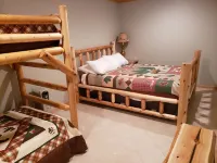 6-Br Lake Cabin Near Eagle River Cabin with Great Fall Views! Utv to Trails!