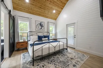 Modern Serene A-Frame Cabin in the Heart of Broken Bow Hotels near South Park Shopping Center