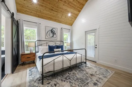 Modern Serene A-Frame Cabin in the Heart of Broken Bow Отели в г. Брокен Боу