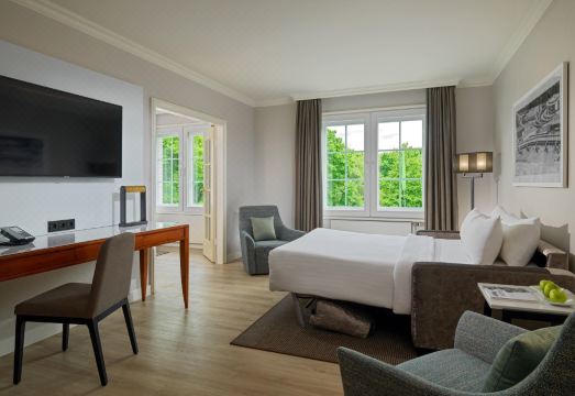 3. 코트야드 바이 ..