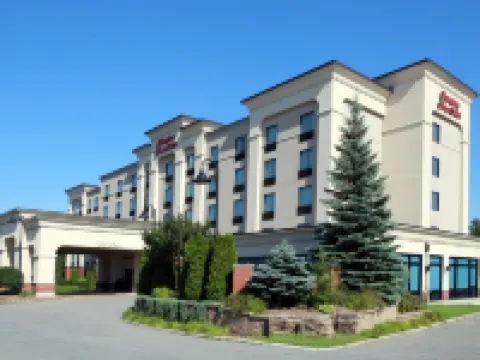 Hampton Inn & Suites by Hilton Laval Hoteles en Laval