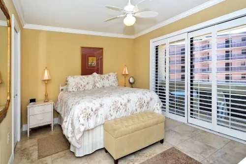 Luxury condo located directly on Siesta Key Beach