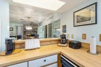 End of the Rainbow Retreat!3-Bed Home on Rainbow River: Kayaks, Games, and more!