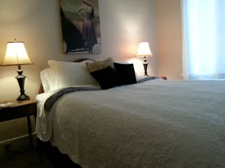 Butte Bungalow Home, Close to uptown- 2 bdrm, 2 bath, No Cleaning fee