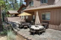 Premier Luxury Home with 6 Br/7 BA, Hot Tub, Game Room, Sharc Passes, A/C - Pools