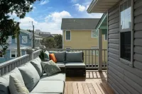 Classic Beach Cottage on Oceanside of Wrightsville Beach-Upper Unit
