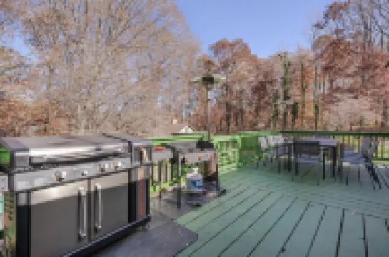 Spacious Estate - Pool, Games, Karaoke, Sleeps 16!