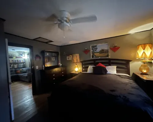 Cozy with spectacular views, easy access to I-64, and each end of the NRGNP Hotels in Summers County
