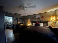 Cozy with spectacular views, easy access to I-64, and each end of the NRGNP