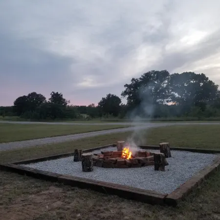 Cabin for two on 160 Acres,less than 20 min from Choctaw Casino Durant OK