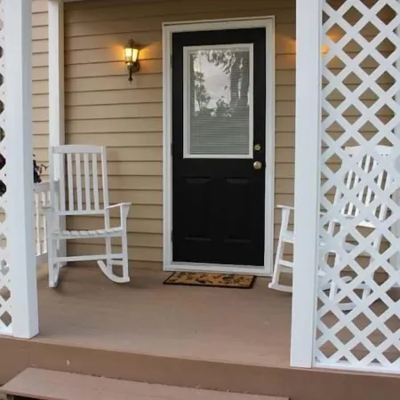 Historic Riverhouse w/ riverview!  Privacy and seclusion! Steps away from River!