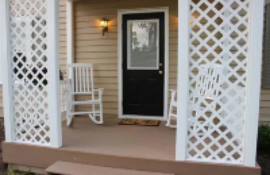 Historic Riverhouse w/ riverview!  Privacy and seclusion! Steps away from River!