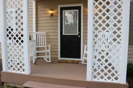 Historic Riverhouse w/ riverview!  Privacy and seclusion! Steps away from River!