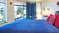 Italian Design ~ River Views ~ Pool + Hot Tub + 5 Fireplaces ~Tesla Charger