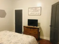 CLOSE TO ARK, SPARKLING CLEAN, BIG FAMILIES, CABLE, KING BED, BACK YARD Hotels near Ark Encounter