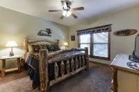 Elite Escape-2 POOLS, Splash Pad, PoolTable, Hot Tub, Patio w/Fire Pit+Fireplace