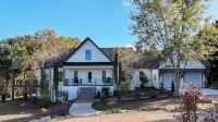 Luxury 7BR Equestrian Estate Farmhouse Near Tryon Equestrian Center/Lake Lure Hotels in Cooper Gap