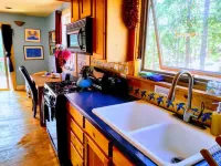 Mountain Views, Huge Deck, Fireplace & Jetted Tub