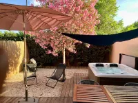 Large and beautiful apartment with Spa, 6 people, garden, all comfort Hotels in Aigues-Mortes