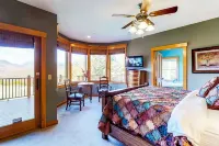 9 Bdrm Premiere Luxury Estate Sleep 26 Movie Theater, Pool,Spa,Game Rm,Steam Rms Hotel a 