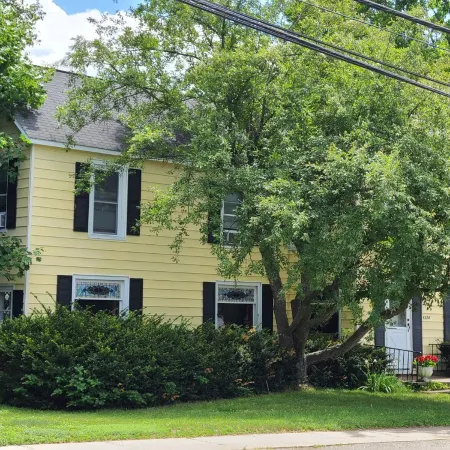 Elizabeth. 15 Minutes to Lake George.Seasonal Heated Pool.