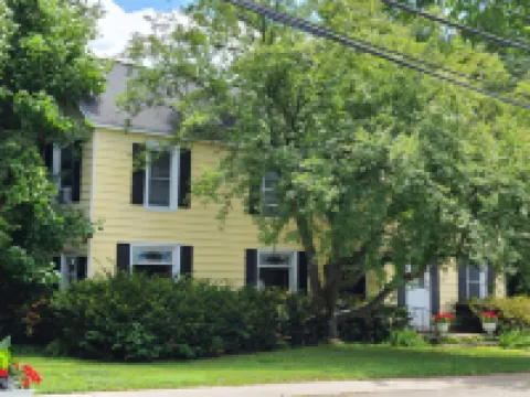 Elizabeth. A Guest House Near Lake George.