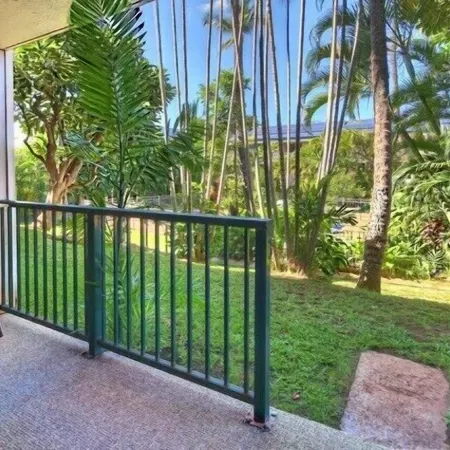 Pool View, 5Min Walk to Charley Young or Kam 1 Beach, Comfortable King-Bed. AC