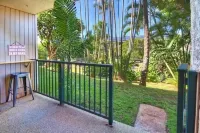 Pool View, 5Min Walk to Charley Young or Kam 1  Beach, Luscious King-Bed. AC