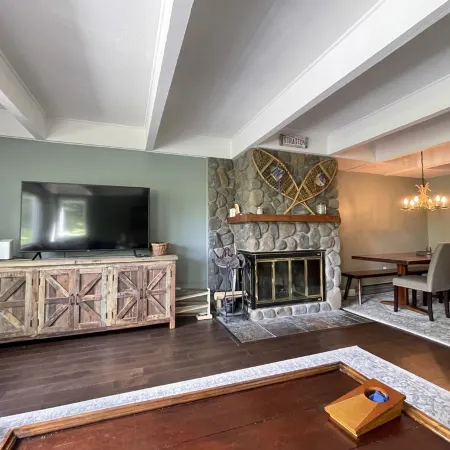 Spacious 3 level townhouse just minutes from the base of Stratton Mountain!