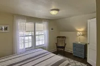 Short walk to Downtown and beaches. Winter skiing a short 30-minute drive away. Hotels near Bridge Street Blooms