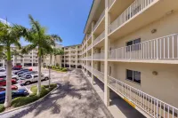 Waterfront Condo w/ Pool & Hot Tub! Mins to Beach!
