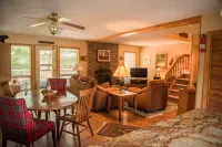Cozy, Beautifully Furnished Condo 10  Minutes to Ski Resorts