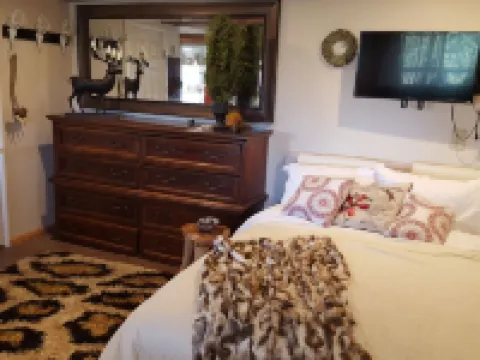 PETFRIENDLY,  ROMANTIC , STUDIO WITH INCREDIBLE LAKEVIEW, PRIVATE - CLOSE TO ALL