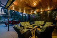 3 BR /3 BA with Private Pool & Patio Near Beaches