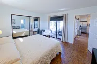 Quiet Family La Jolla Vacation Home - Steps to Windansea Beaches & Village 鳥石嶼附近的飯店