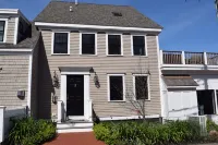 Gorgeous Luxury 2bd/2ba/2pkg Townhome with Spectacular Deck and View!!!