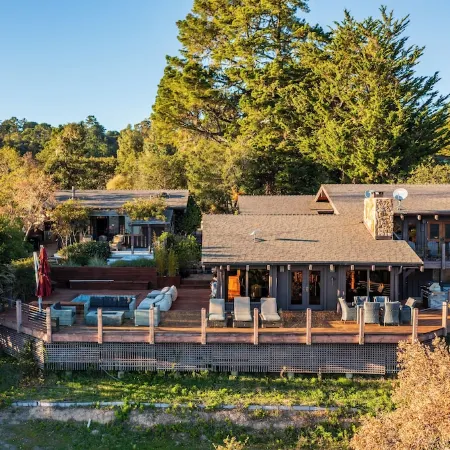 Premium Central Big Sur location, pool & spa, spectacular south views, 5 acres