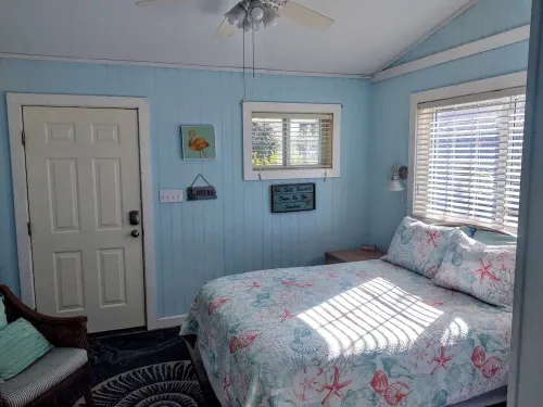 Charming pet friendly cottage in downtown Port St Joe