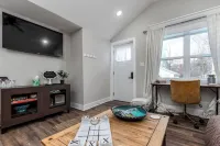 The Nest - Cute, Clean & Comfy - 10Min to Ft. Wood