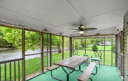 Waterfront Cottage with Hot Tub, & Fire Pit. Pet Friendly.