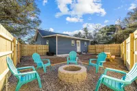 Southport Salty Patriot-Walk to DT/Pets/Fully fenced with firepit! - Homestays