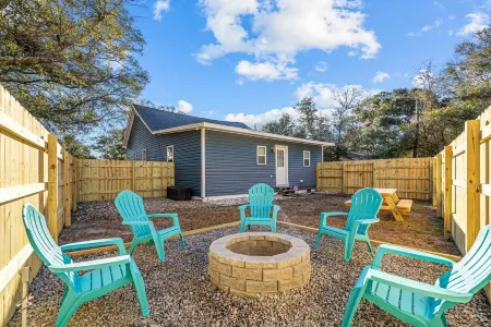 Southport Salty Patriot-Walk to DT/Pets/Fully fenced with firepit!