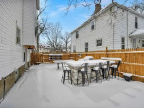 Spacious 5-bedroom house with parking and everything you need in charming Elyria Hotels in Elyria