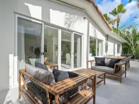 NEW! Vizcaya Salt Water Pool House w Spa   & Outdoor Kitchen