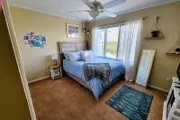 Gorgeous Water Views, Fenced in Yard, & Walk to Beach Hotels in der Nähe von Ocean Resorts