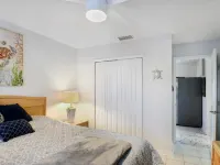 Sunset Lagoon. In the heart of Hudson. Waterfront. 2 minute walk beach/dining Hotels in Hudson