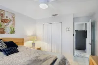 Sunset Lagoon. In the heart of Hudson. Waterfront. 2 minute walk beach/dining