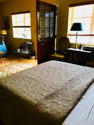 Lake of the Hills Cottage - Sleeps 4 더 드래곤 주변 호텔