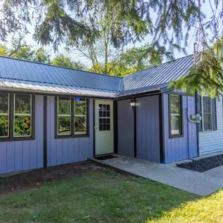 Hoffmaster Hideaway~ Near Hoffmaster State Park ~Pet Friendly~ Golf Course