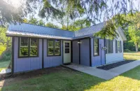 Hoffmaster Hideaway~ Near Hoffmaster State Park ~Pet Friendly~ Golf Course